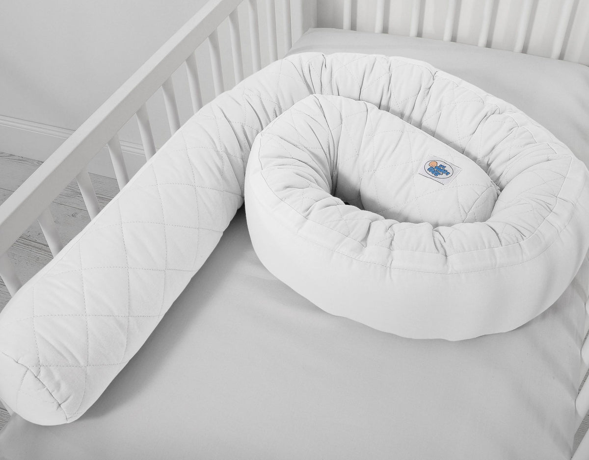 2-in-1 - Baby nest quilted - snake pillow bumper - white