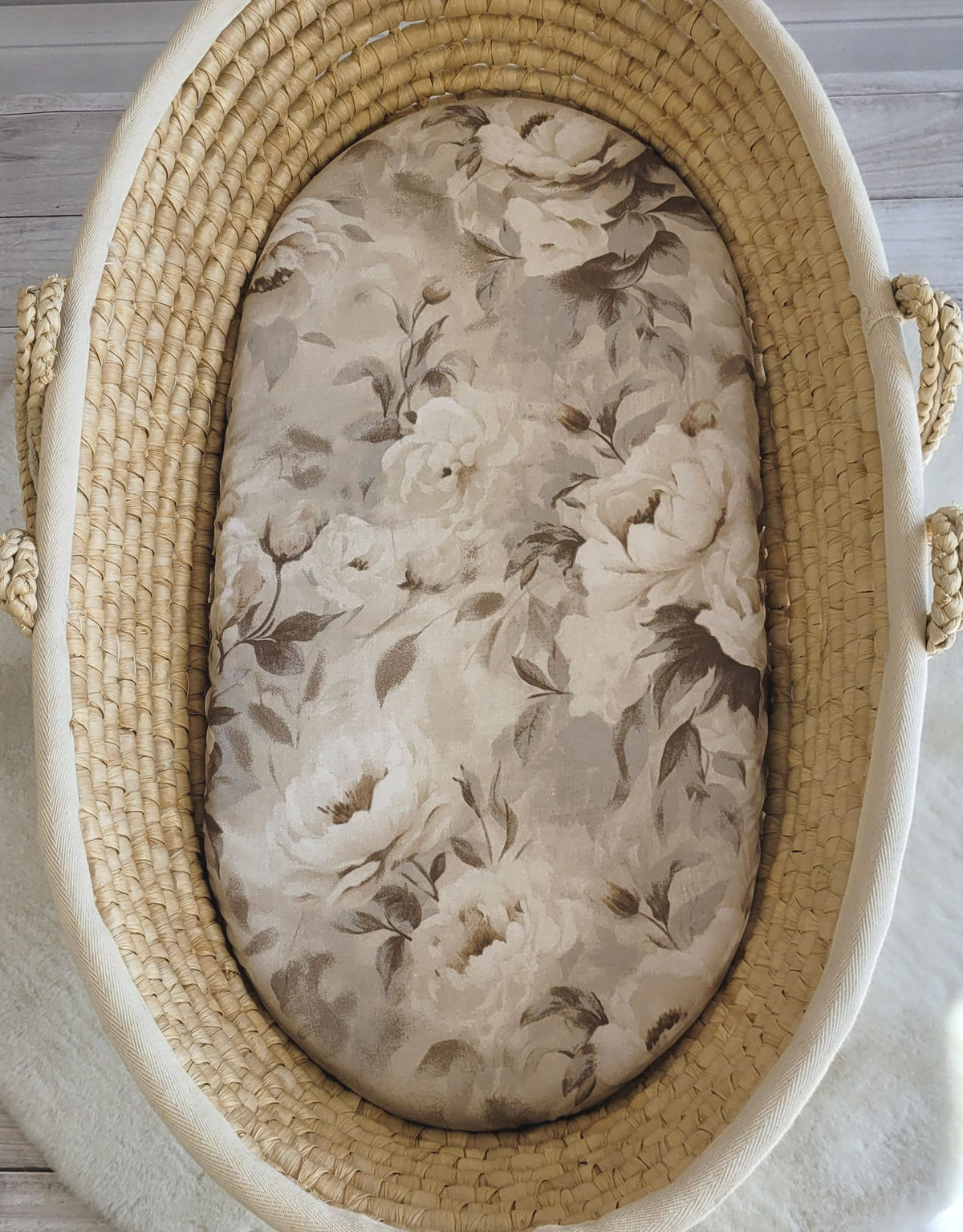 Sheet made of cotton for moses basket mattress 75x35 cm - Peonies beige