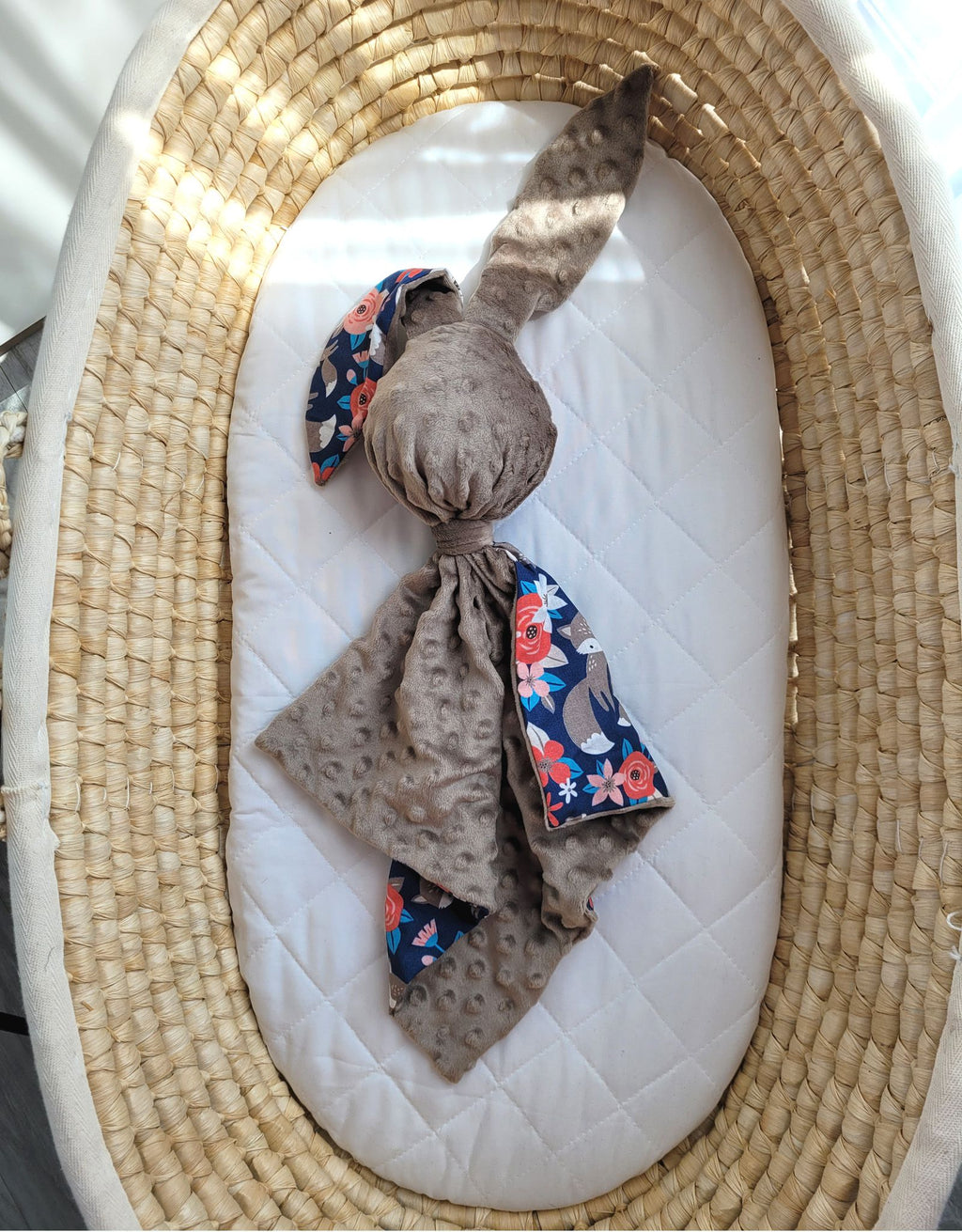 Cuddly rabbit double-sided - fox family on blue/brown