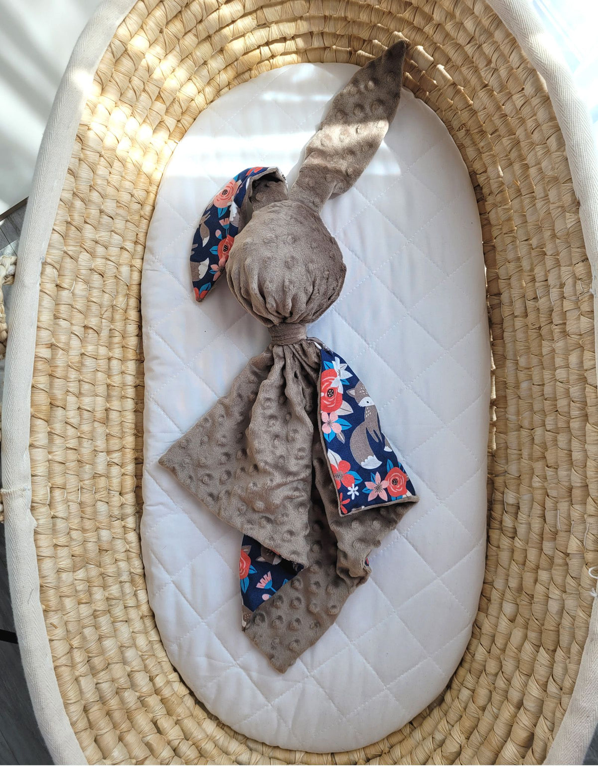 Cuddly rabbit double-sided - fox family on blue/brown